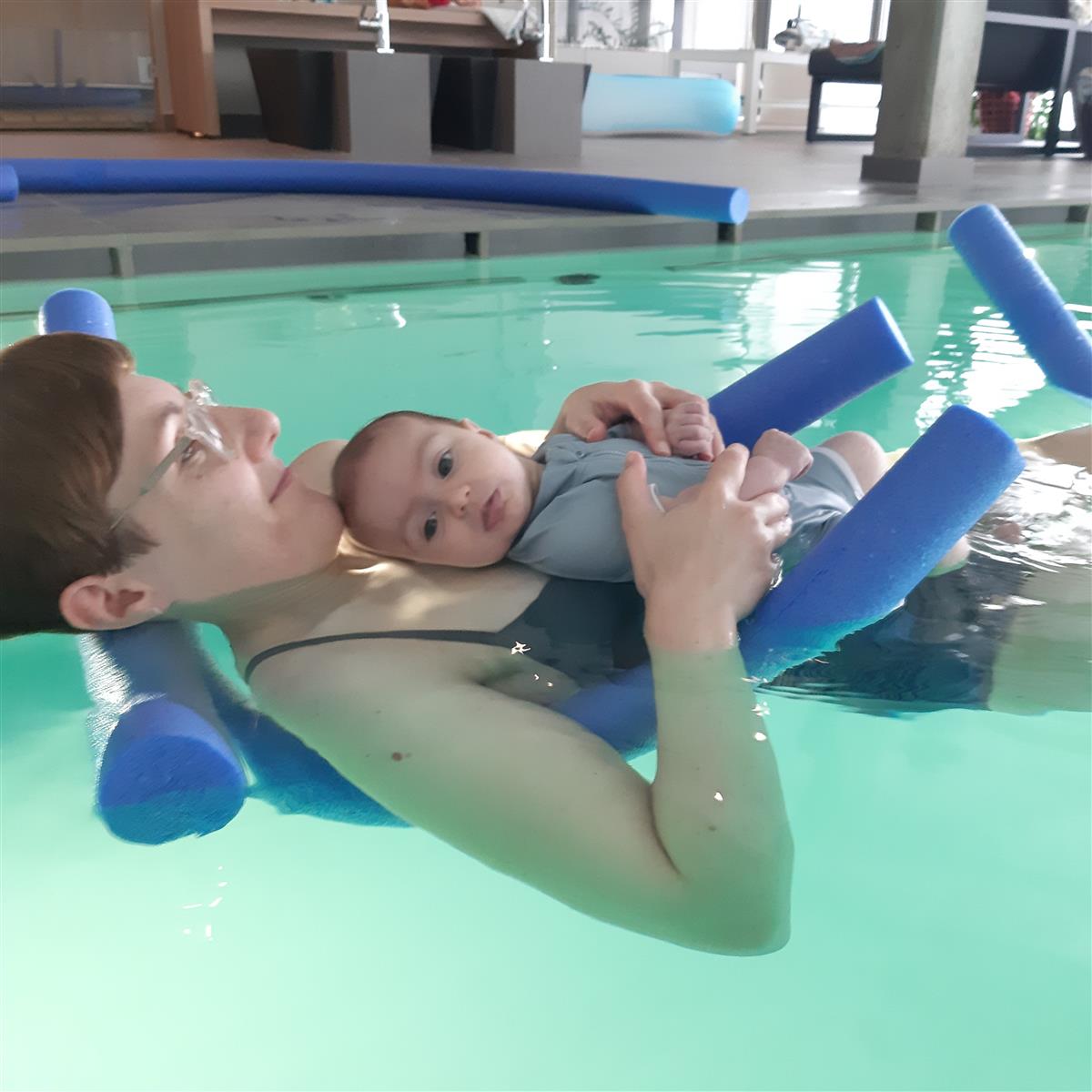 AQUANATAL - postnatale yoga in het water MET BABY - SESSIE zondag 6 APRIL 2025 om 10u00 @  LITTLE BUBBLES